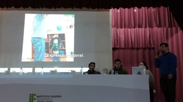Prof. Gabriel Almeida Nogueira relata experiência na Escola Upiá em evento sobre inclusão no IFSul - Pelotas